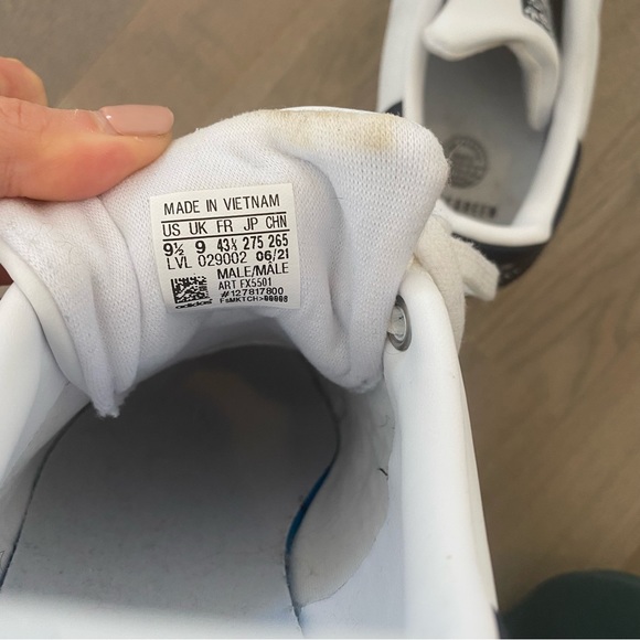 Adidas Stan Smiths, white with navy blue accents, excellent condition, size 9.5 - Picture 8 of 9